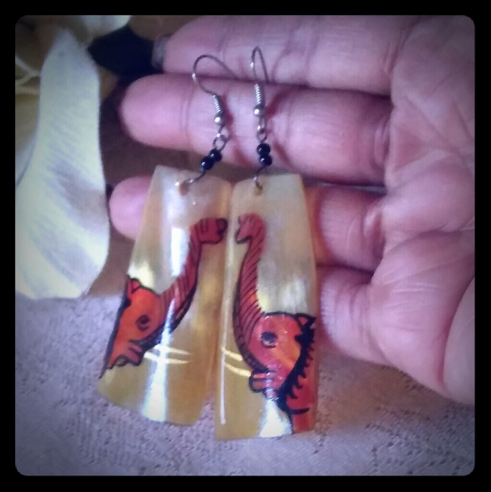 Vintage Shell Handpainted Elephant Dangle Earrings - image 1